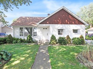 7022 W 95th Pl, Oak Lawn, IL