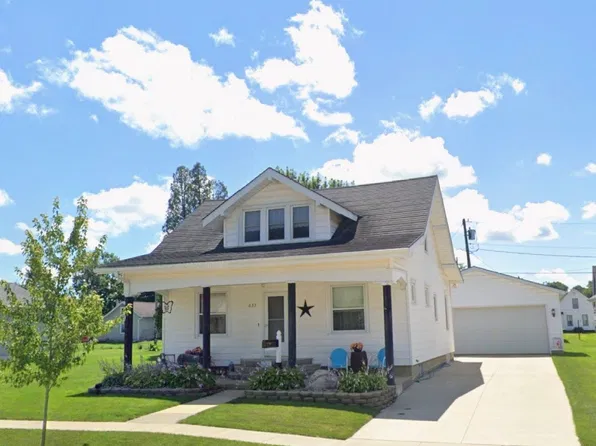 633 N Sycamore St, Monticello, IA 52310