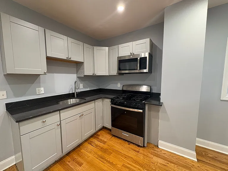 1224 Monroe Ave — Photo 6