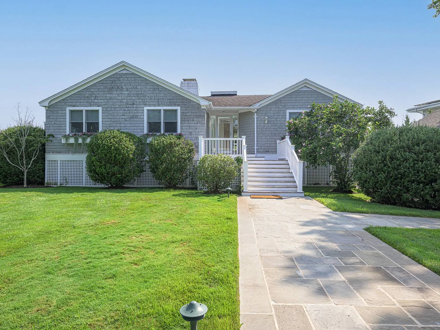 Open Bayfront Westhampton Beach Estate Area — Photo 3