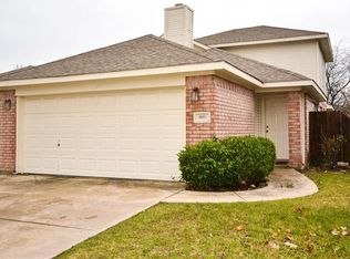 809 Forest Oaks Dr, Grand Prairie, TX 75052