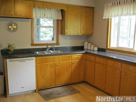 3rd image of 7686 Knollwood Dr