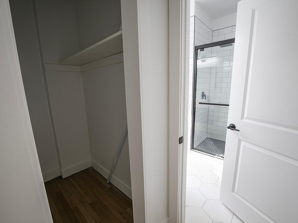 1st image of 200 W 36th St #3W