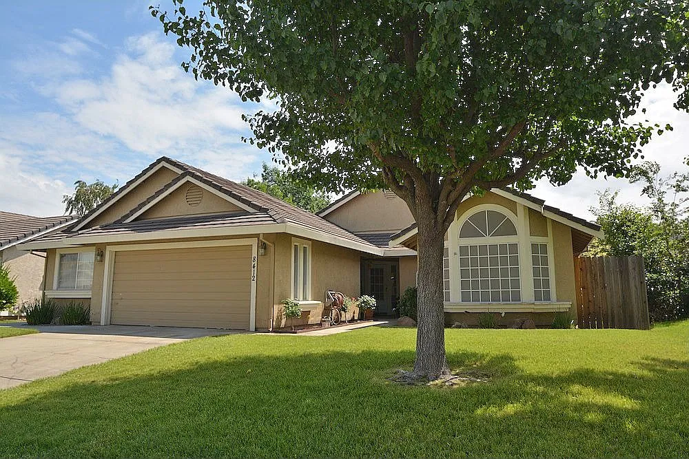 8412 Falcon View Dr photo 1