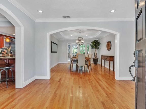 4th image of 1570 Walnut Dr