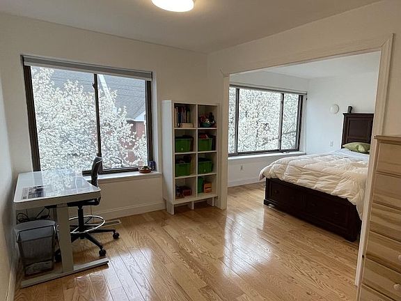 5th image of 2213-25 Race St #202