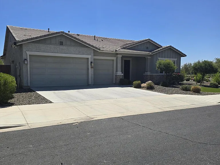 5605 N 189th Dr — Photo 2