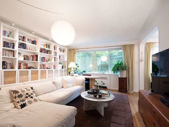 3rd image of 985 Jervis St #103