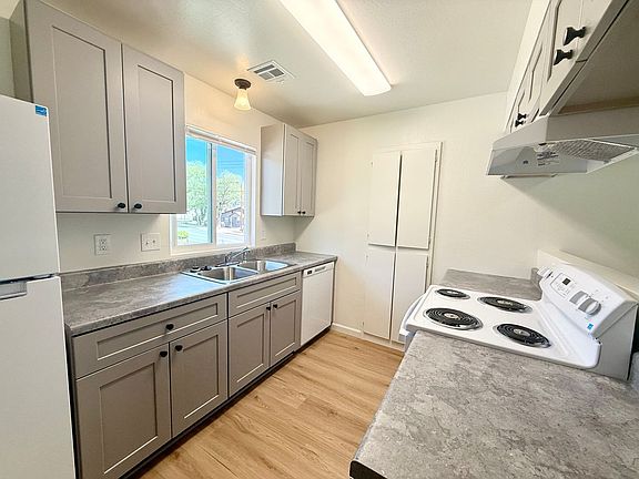 4th image of 566 Lincoln Ave APT B