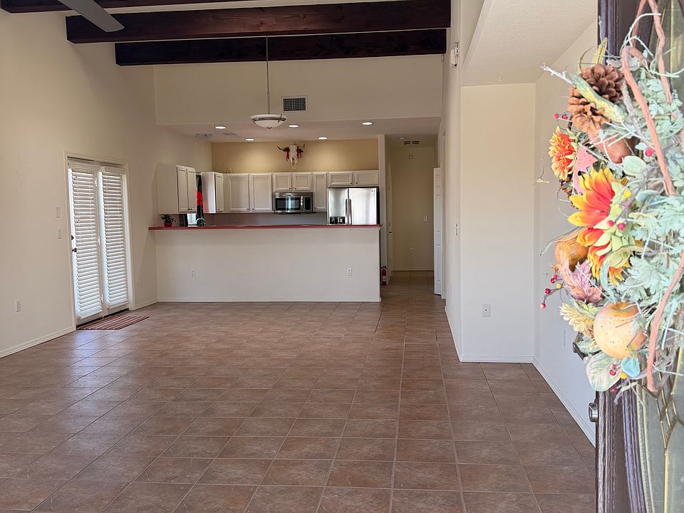 2nd image of 2202 Calle De Silverio SW