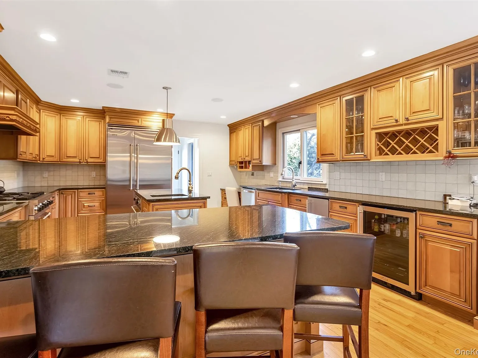 4 bed, 2.5 bath, 2700 sqft, $6,000 — Photo 3