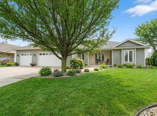8910 S River Edge Dr, Oak Creek, WI 53154