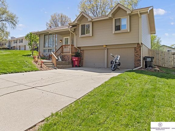 3rd image of 306 Flint Cir