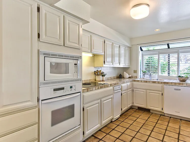 28096 Barn Way — Photo 9