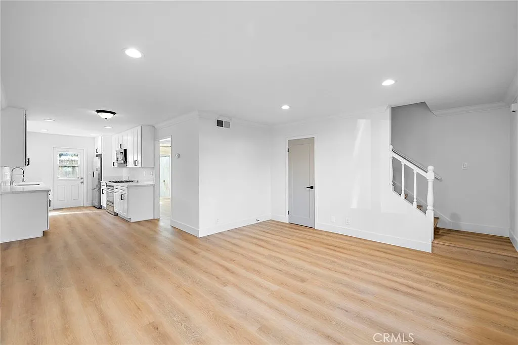 4 bed, 1420 sqft, $4,500 — Photo 4
