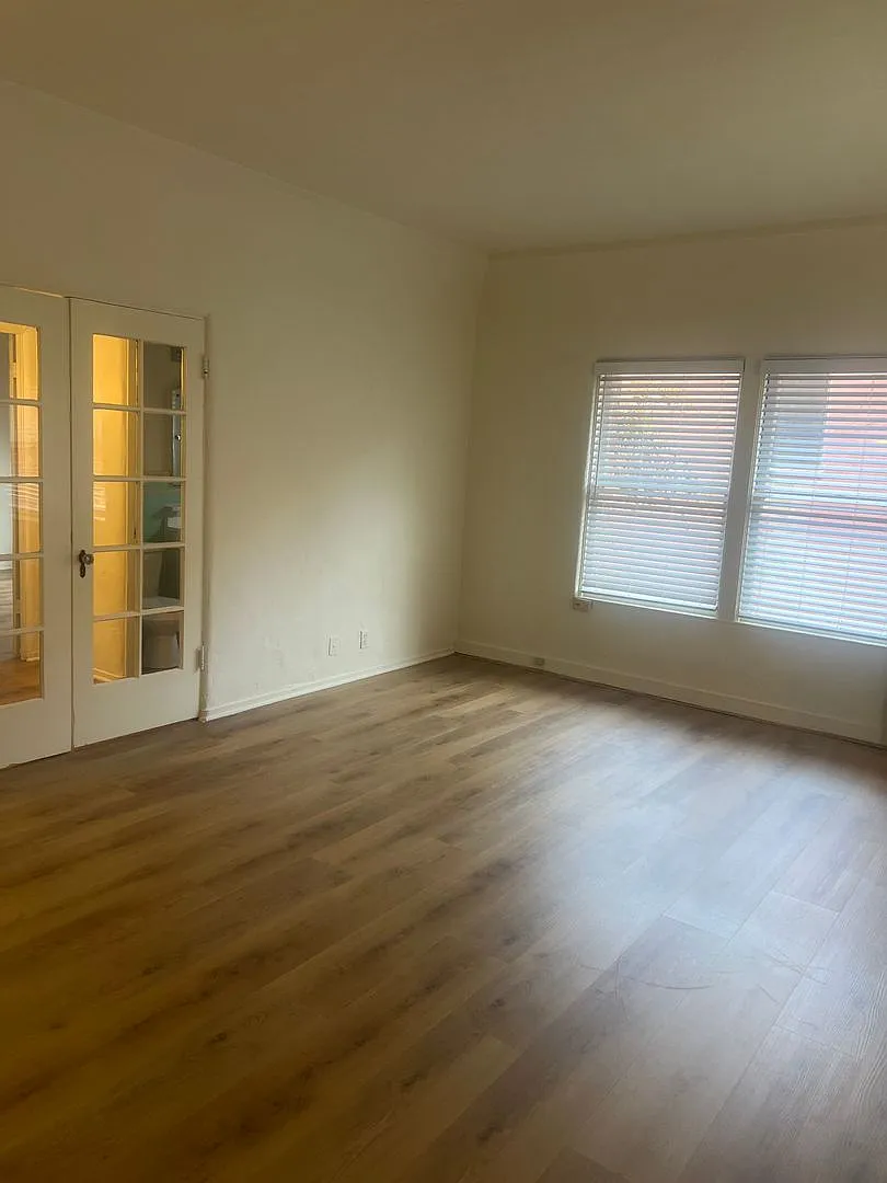 Mansfield Apartments — Photo 2