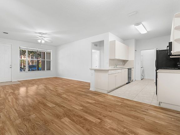 4th image of 3565 Forest Hill Boulevard #95