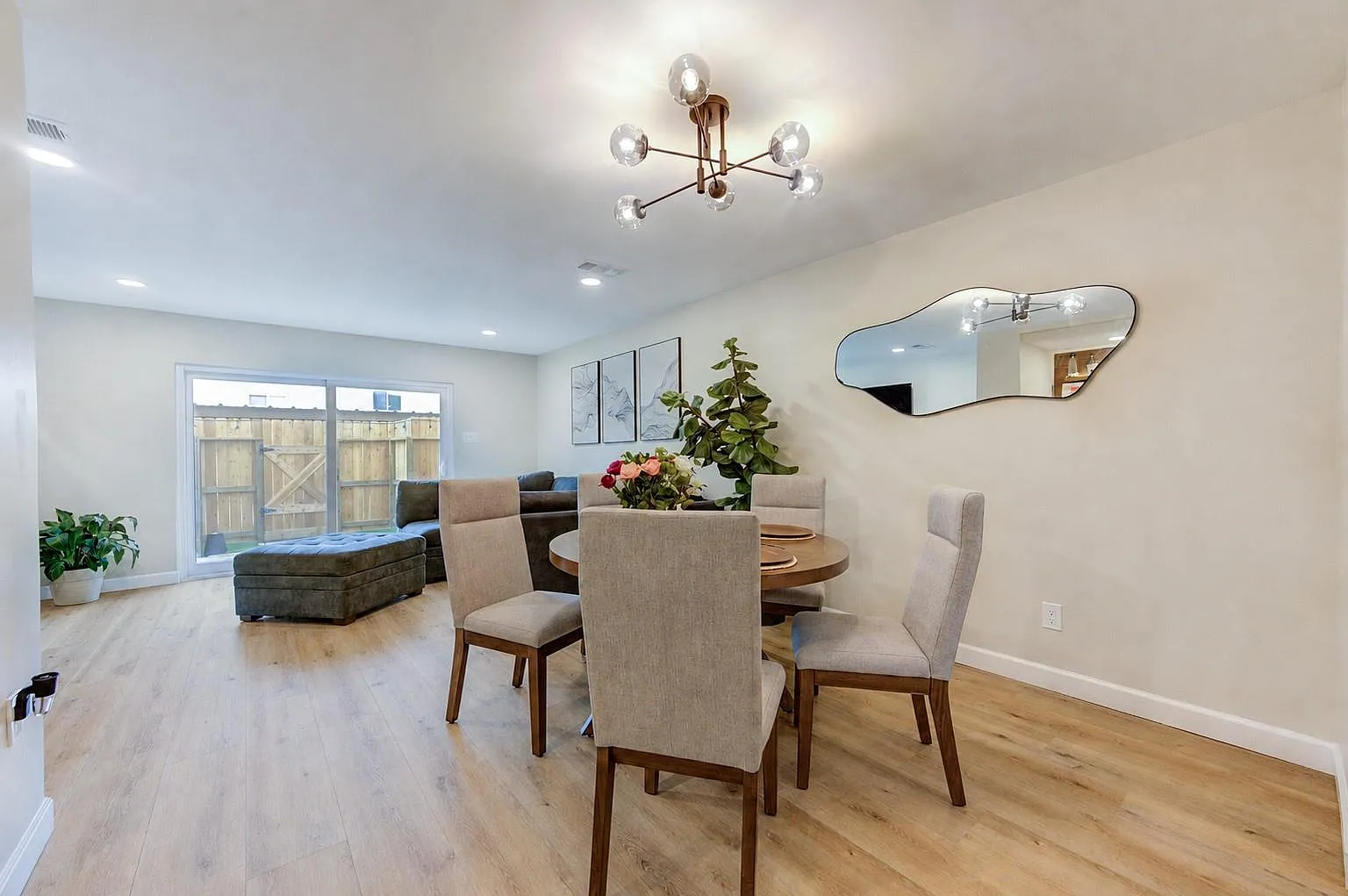 2 bed, 2.5 bath, 1311 sqft, $1,900 — Photo 3
