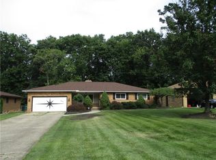 6455 Tanglewood Ln, Seven Hills, OH 44131