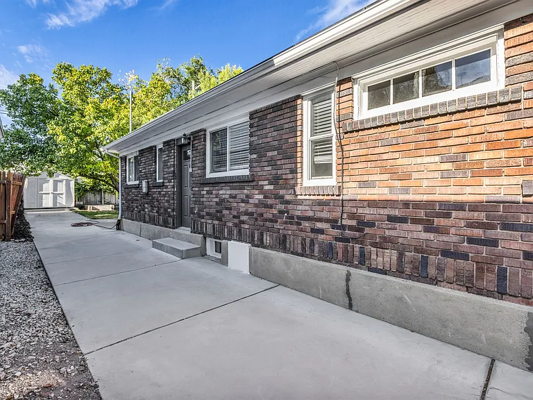 724 E Browning Ave — Photo 18