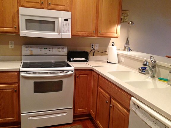 2nd image of 440 Revolution Cir
