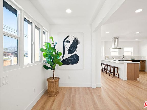 5th image of 1552 W Vernon Avenue #2