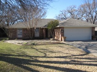 221 Camelot Dr, Weatherford, TX 76086