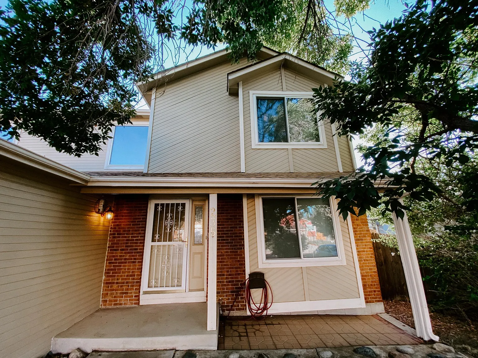 3 bed, 2.5 bath, 2026 sqft, $2,000 — Photo 2