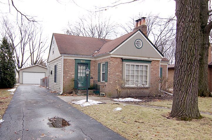 Picturesque Cape-Cod in fabulous north-side neighborhood