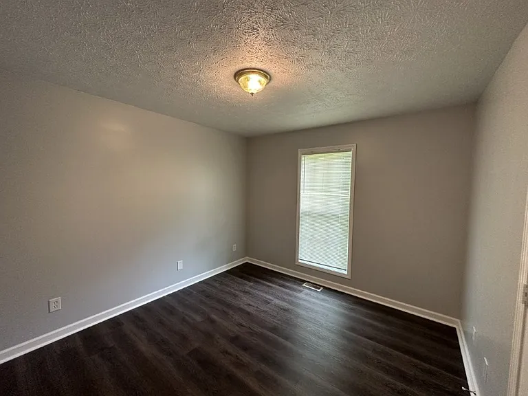 108 Roberts Dr — Photo 10