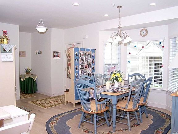 4th image of 279 Halley Dr