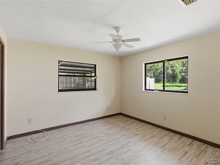3632 N Honeylocust Dr — Photo 16