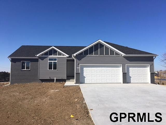 2nd image of 713 Linden Cir