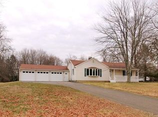 9 Rice Rd, Woodbridge, CT 06525