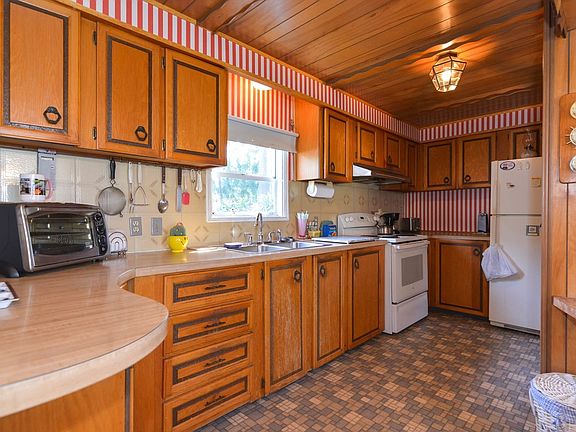 2nd image of 10 Sharon Cir