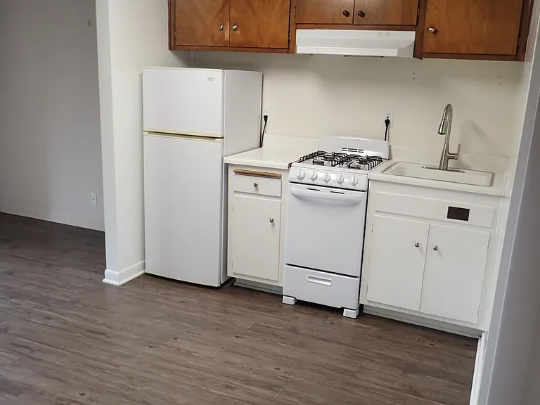 314 W Canon Perdido St #12 — Photo 4