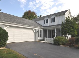 619 Hillcrest Dr, Libertyville, IL 60048