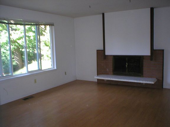 3rd image of 12923 NE 29th St