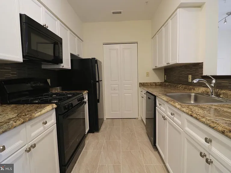 12915 Alton Sq #303 — Photo 7