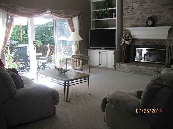 Fam. Room overlooks Deck