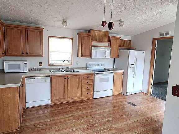 3rd image of 10447 Bruce Dr