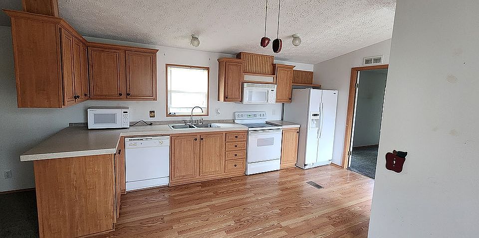 10447 Bruce Dr, Florence, KY 41042 | Zillow