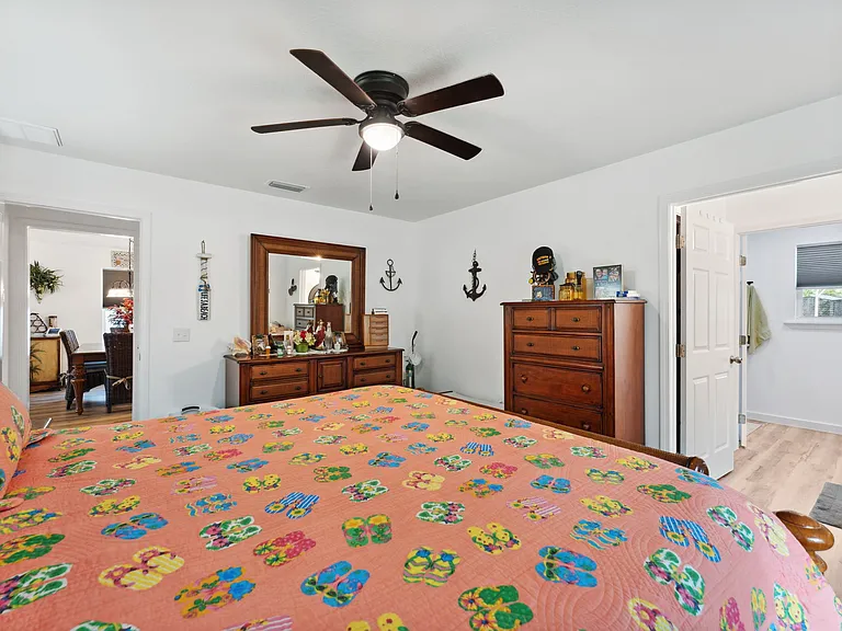 526 Camellia Ave — Photo 19