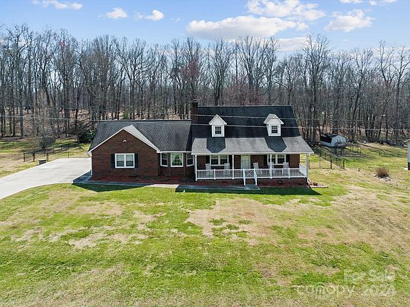 2nd image of 3941 Holly Springs Dr