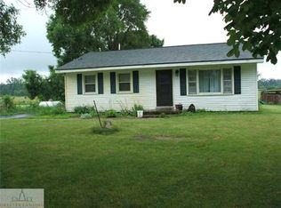 1014 Decamp Rd, Stockbridge, MI 49251
