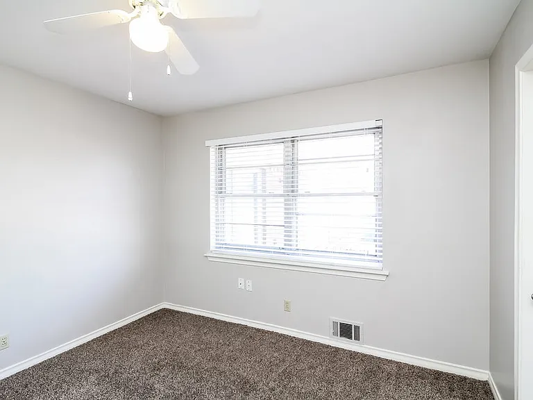 107 W Rio Grande St — Photo 12