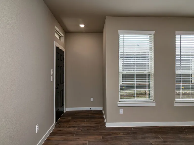 604 Harvest Moon Dr — Photo 1