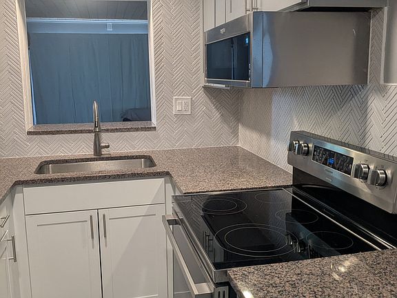 2nd image of 14913 1st St E