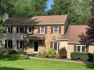 203 Country Gate, Wayne, PA 19087