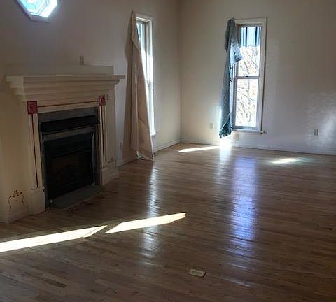 5th image of 305 E Main St #1C